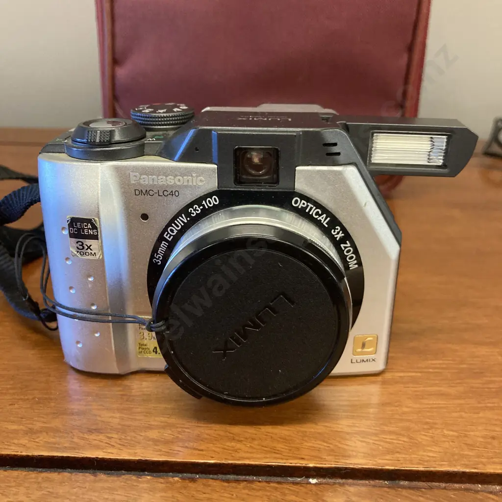 Panasonic LUMIX DMC-LC40 3.9MP Digital Camera 33-100 Leica Zoom, CD, Charger, Lenovo Professional Bag Image 1++
